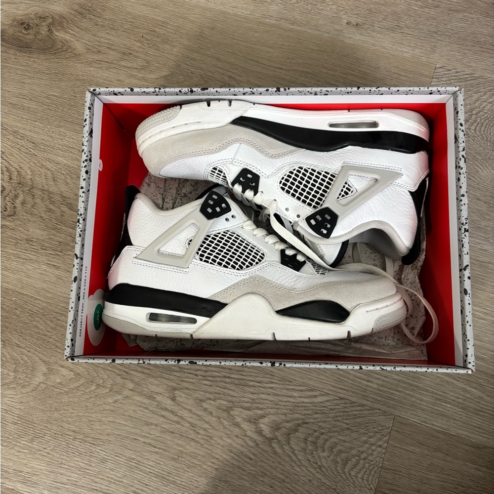 Jordan Air 4 Retro in White and Black